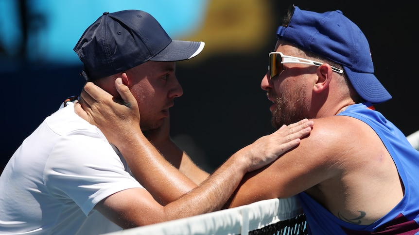 迪伦-阿尔考特被击败的对手安迪-拉普索恩在澳网获胜后向世界第一致敬