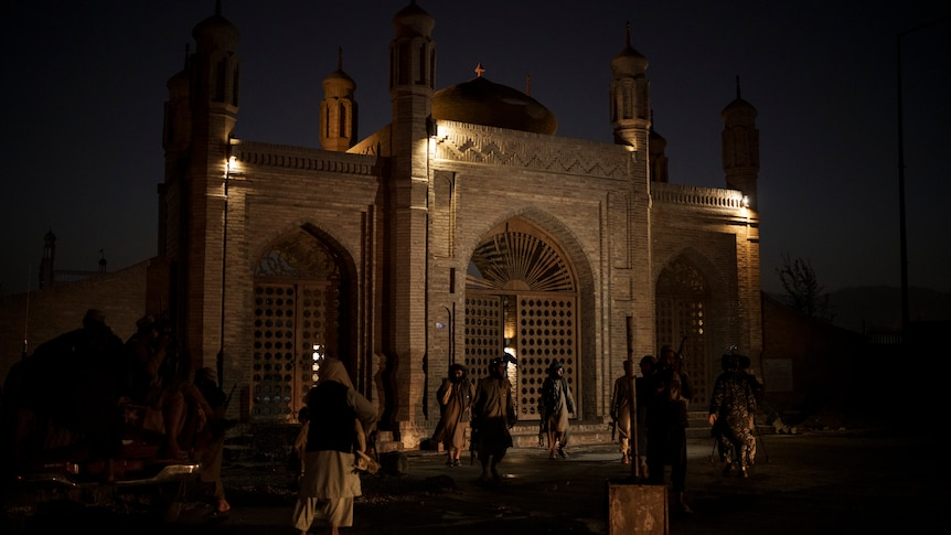 喀布尔清真寺发生巨大爆炸，恐怕会有很多人伤亡