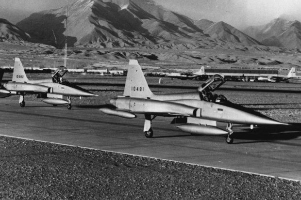 苏联时代的技术和美国 20 世纪 70 年代的喷气式飞机：伊朗老化的防空系统内幕